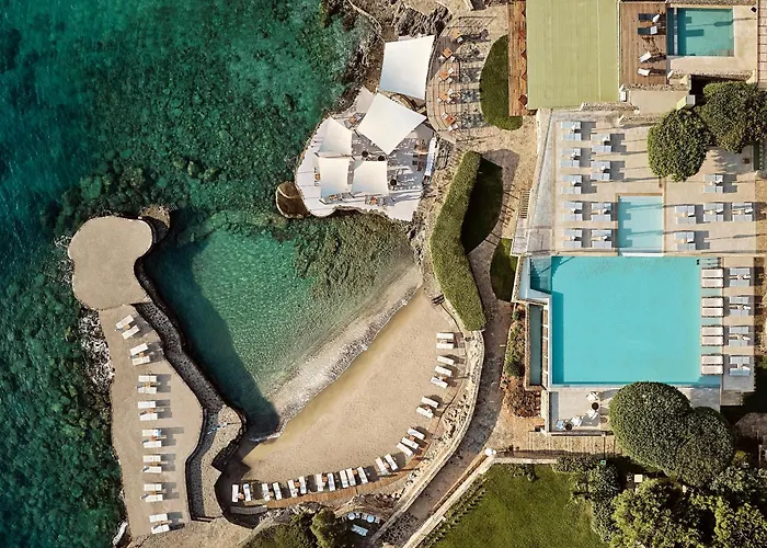 Resorts Guide St. Nicolas Bay & Villas